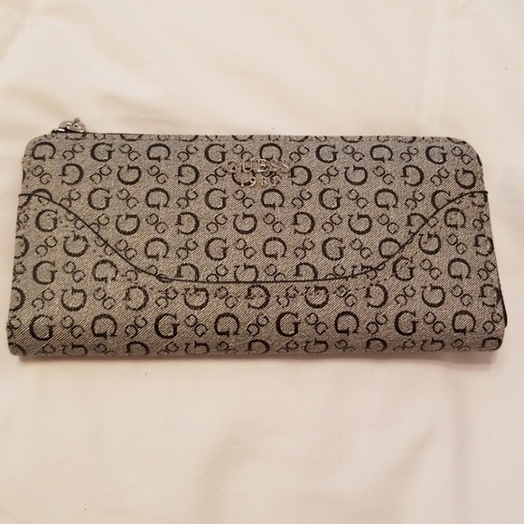 Guess Handbags - GUESS WALLET NWOT